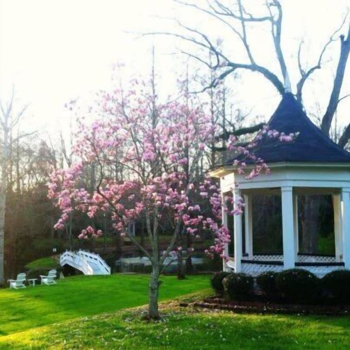 Monmouth Historic Inns and Gardens