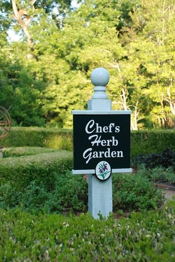 Monmouth Historic Inns and Gardens