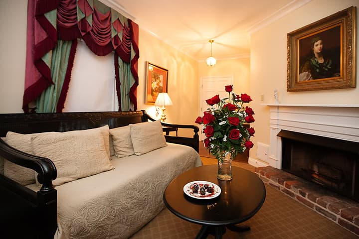 Monmouth Historic Inns and Gardens