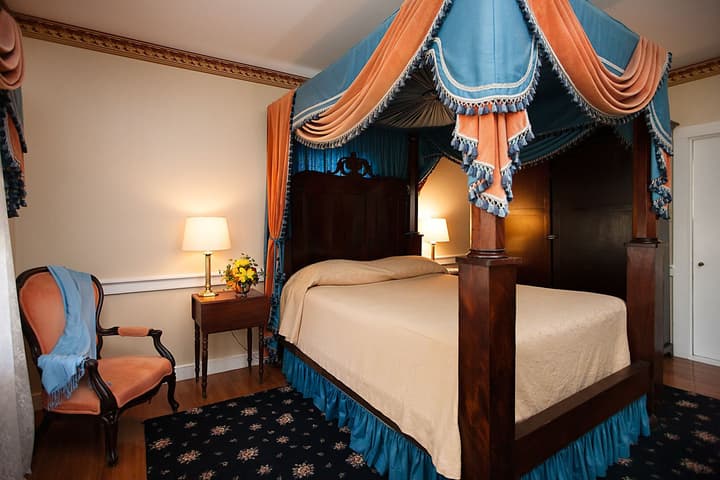 Monmouth Historic Inns and Gardens