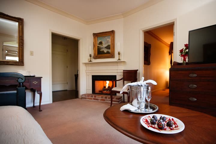 Monmouth Historic Inns and Gardens