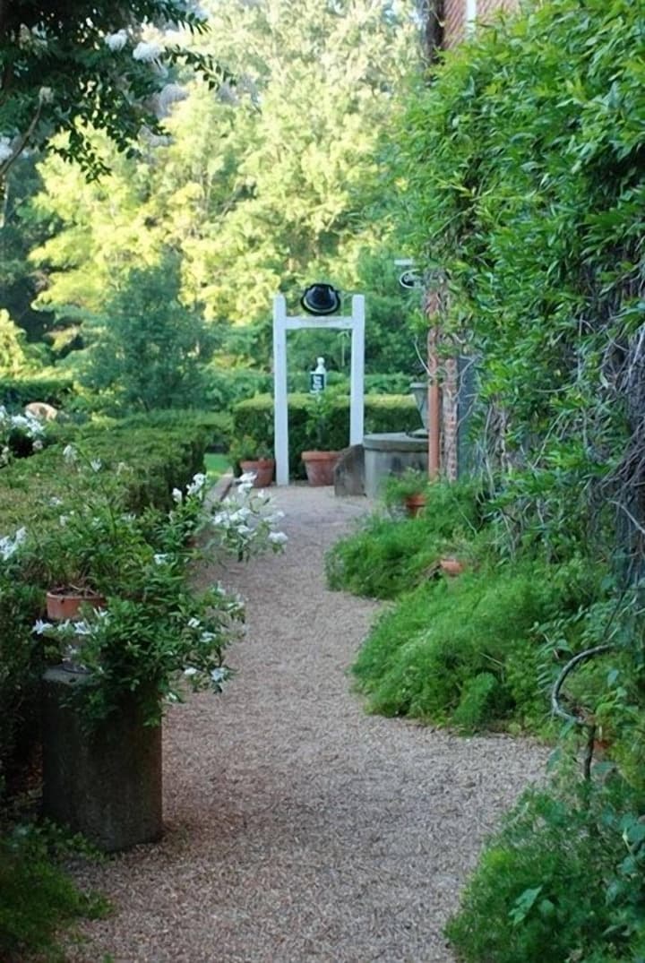 Monmouth Historic Inns and Gardens