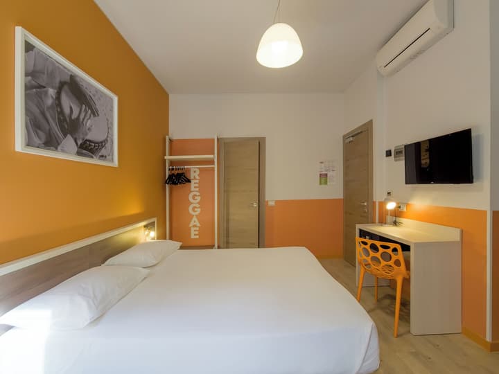 Sure Hotel by Best Western Nologo