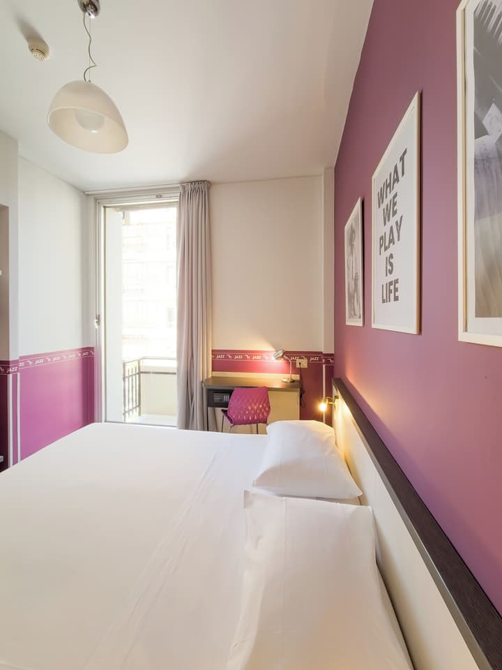 Sure Hotel by Best Western Nologo