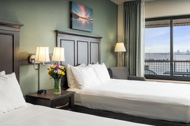 Park Point Marina Inn