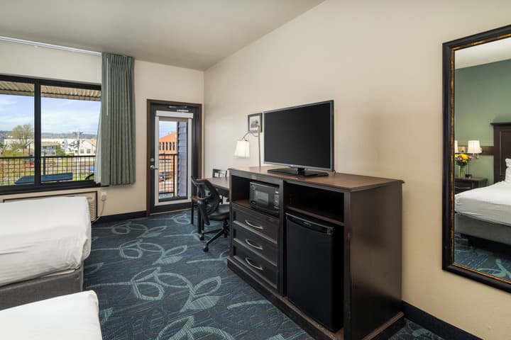 Park Point Marina Inn