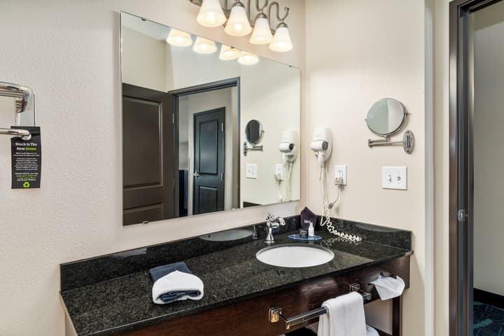 Park Point Marina Inn