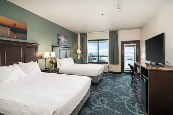 Park Point Marina Inn