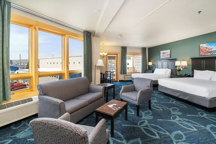 Park Point Marina Inn