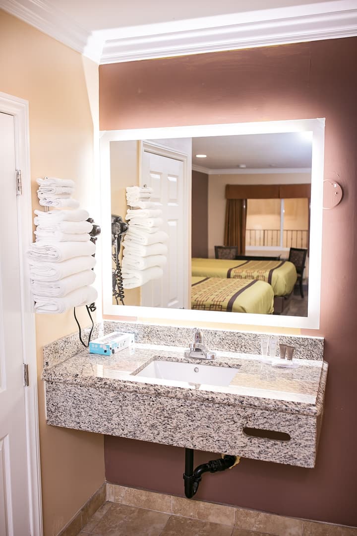 Rodeway Inn & Suites Bellflower