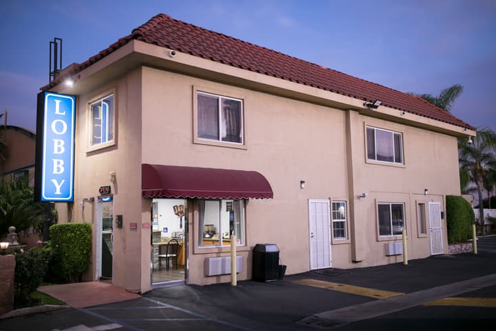 Rodeway Inn & Suites Bellflower