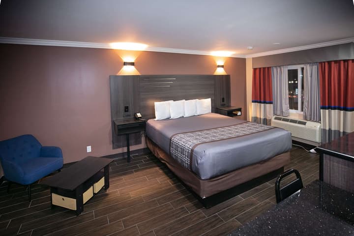 Rodeway Inn & Suites Bellflower