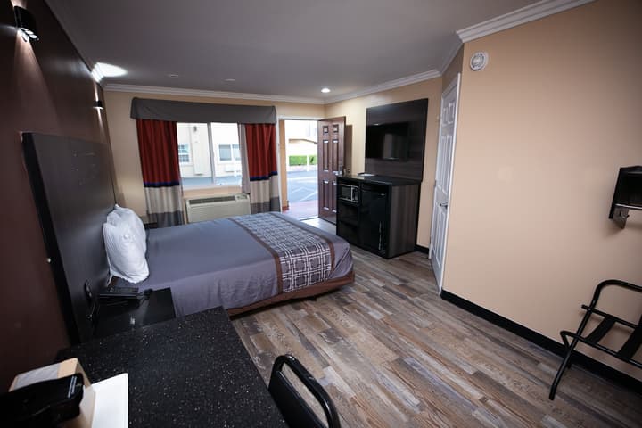 Rodeway Inn & Suites Bellflower