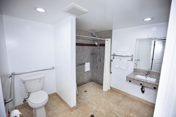Rodeway Inn & Suites Bellflower