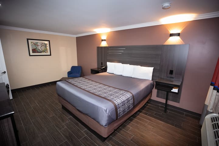 Rodeway Inn & Suites Bellflower