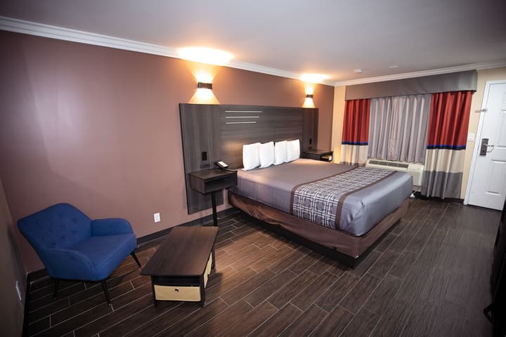 Rodeway Inn & Suites Bellflower