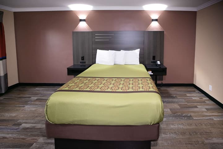 Rodeway Inn & Suites Bellflower
