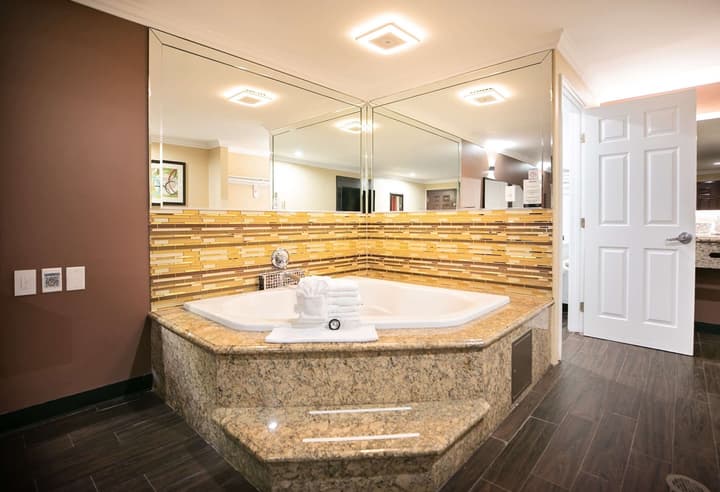 Rodeway Inn & Suites Bellflower