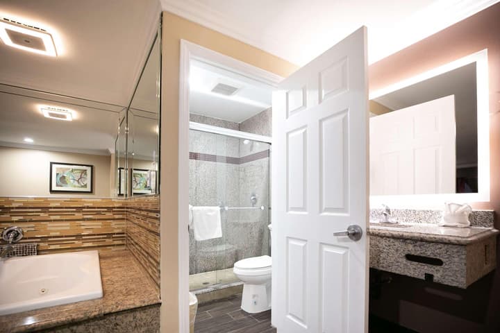 Rodeway Inn & Suites Bellflower