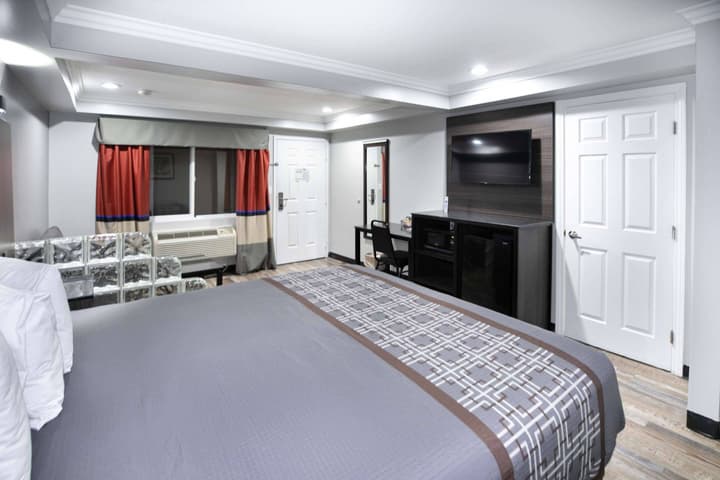 Rodeway Inn & Suites Bellflower