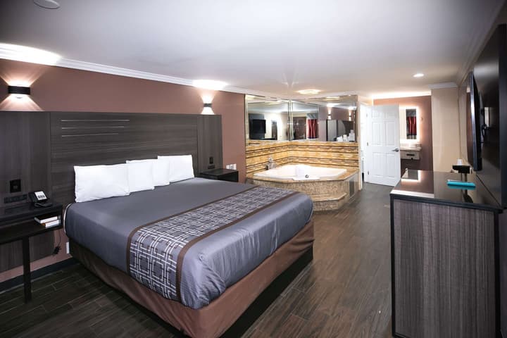 Rodeway Inn & Suites Bellflower