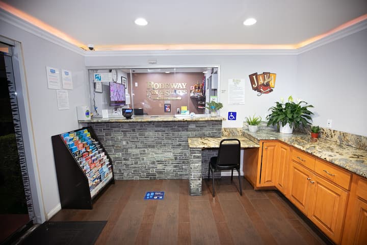 Rodeway Inn & Suites Bellflower