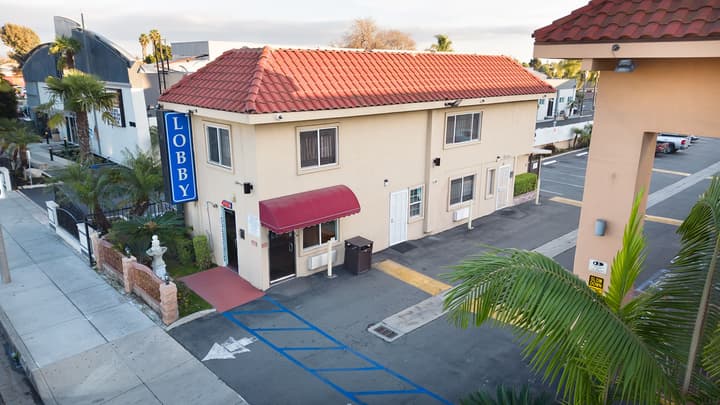 Rodeway Inn & Suites Bellflower