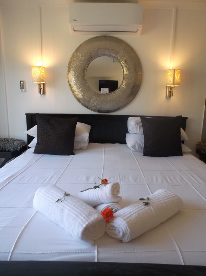 Old Mill Lodge, Working Ostrich Farm & Restaurant, Oudtshoorn