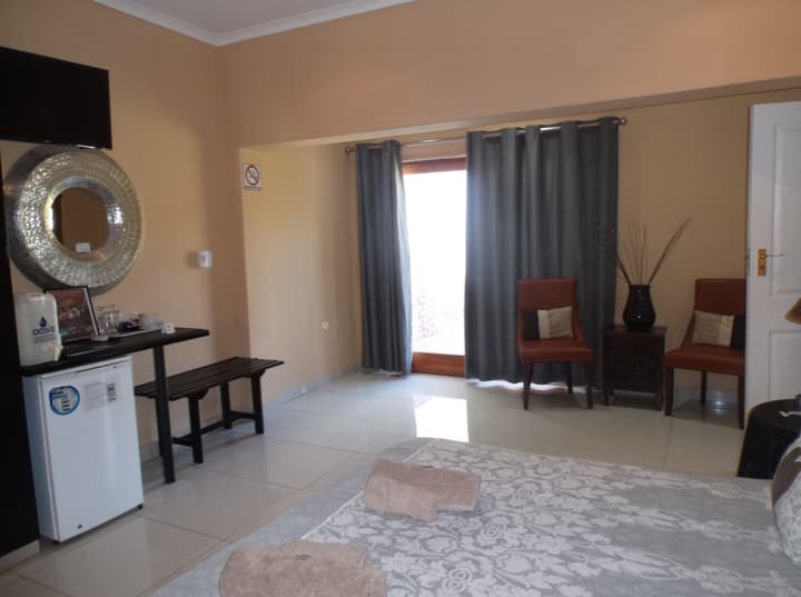 Old Mill Lodge, Working Ostrich Farm & Restaurant, Oudtshoorn