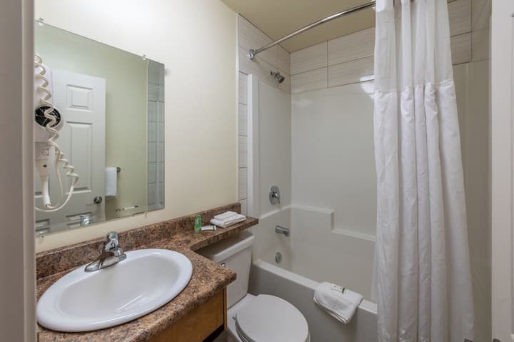 Sahara Courtyard Inn Penticton