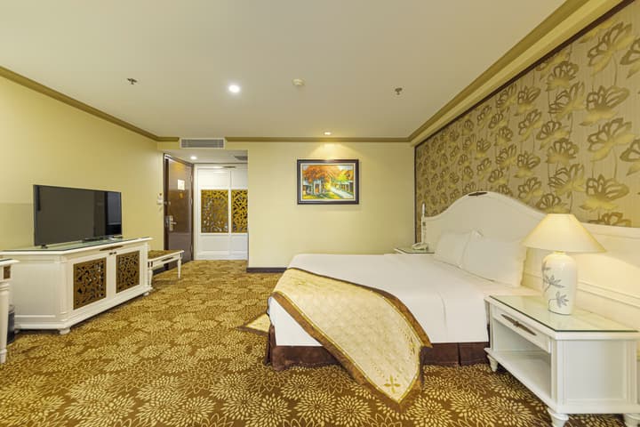 Chalcedony Grand Hotel