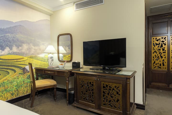 Chalcedony Grand Hotel