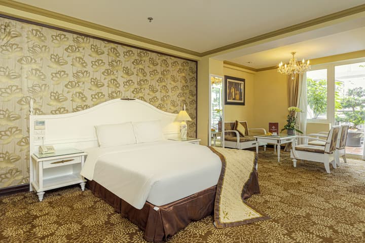Chalcedony Grand Hotel