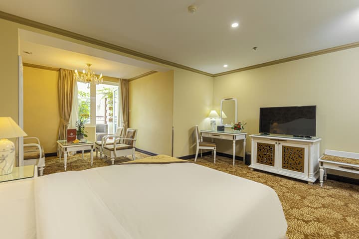 Chalcedony Grand Hotel