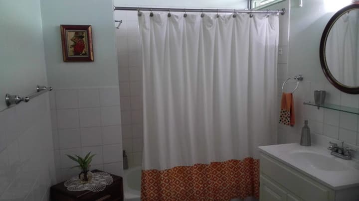 Neita's Nest - Jamaican Bed & Breakfast