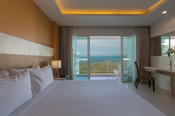 Chanalai Hillside Resort, Karon Beach