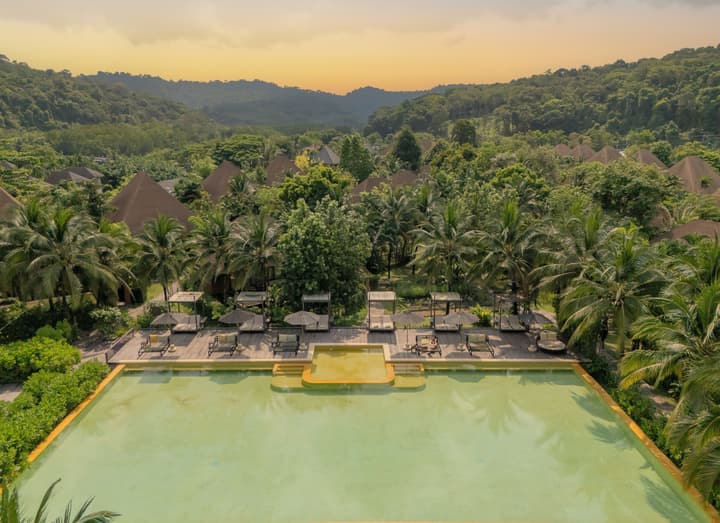 High Season Pool Villa & Spa