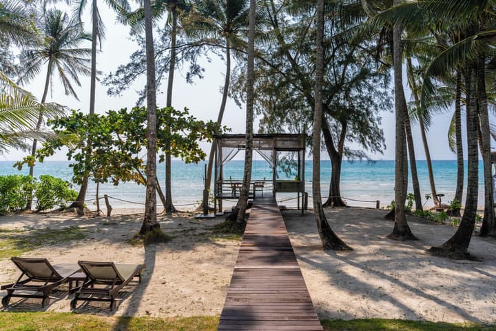 High Season Pool Villa & Spa