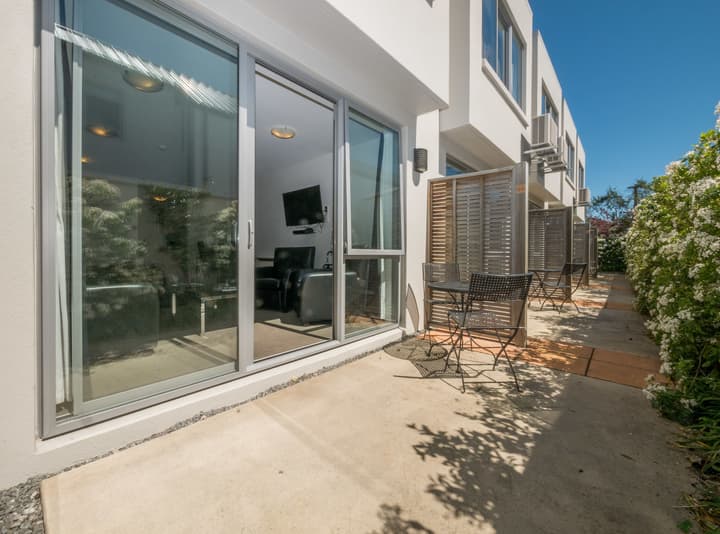 Bellano Motel Suites