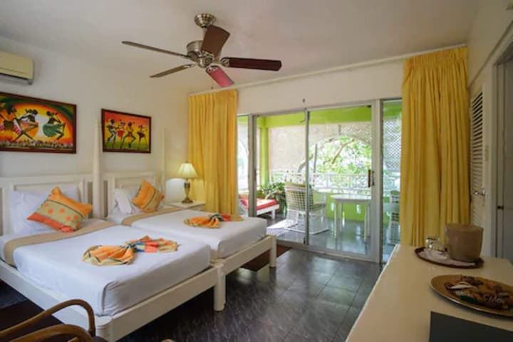 Hibiscus Lodge