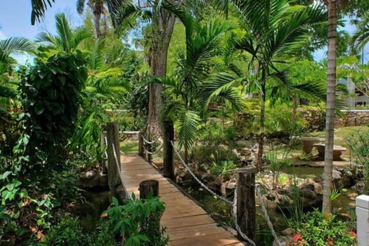 Hibiscus Lodge