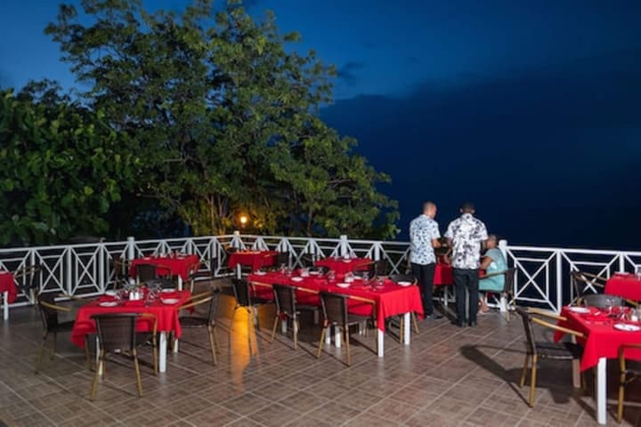 Hibiscus Lodge