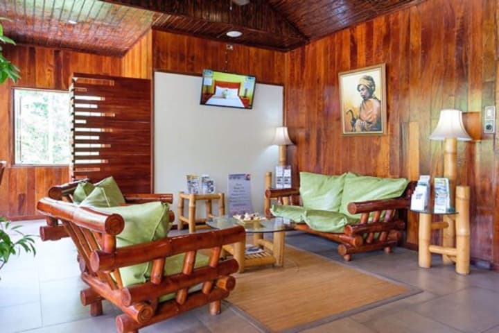 Hibiscus Lodge