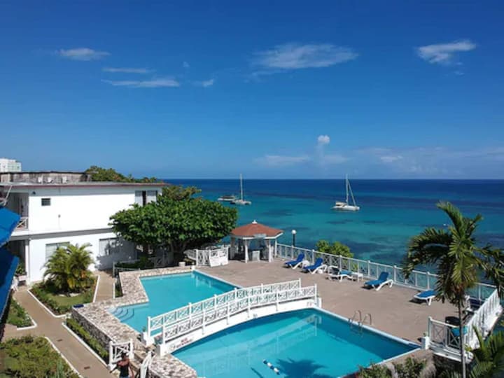 Hibiscus Lodge