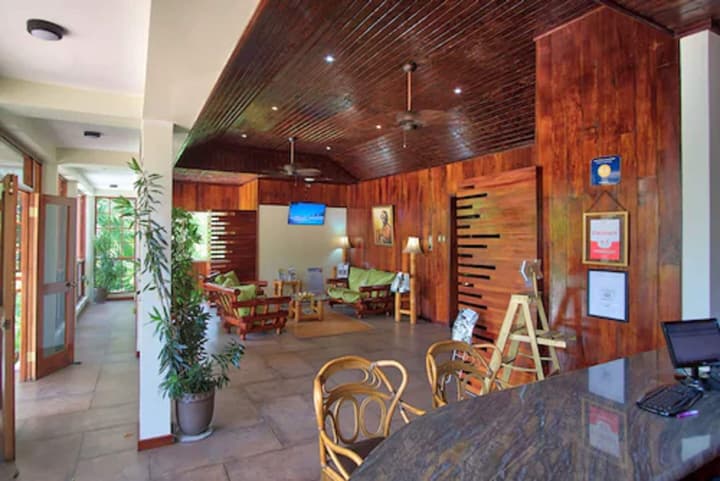 Hibiscus Lodge