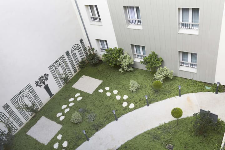 Kyriad Paris 18 - Porte de Clignancourt - Montmartre
