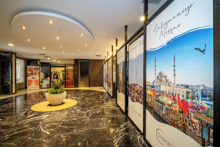 Grand S Hotel