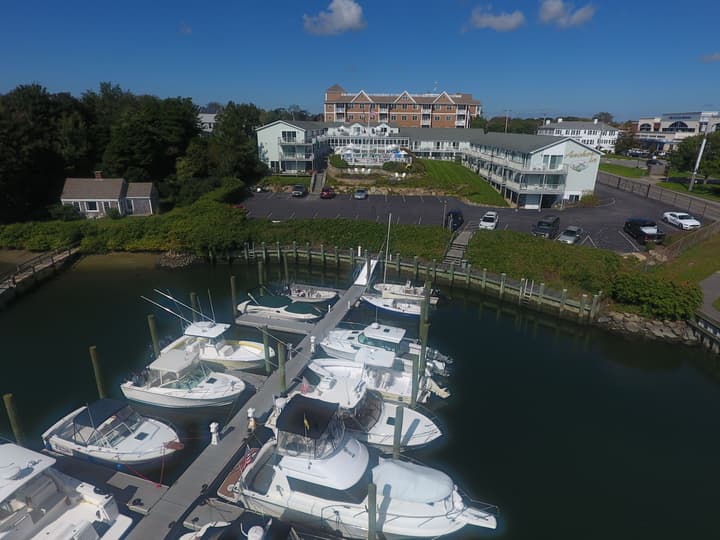 Anchor In Distinctive Waterfront Lodging