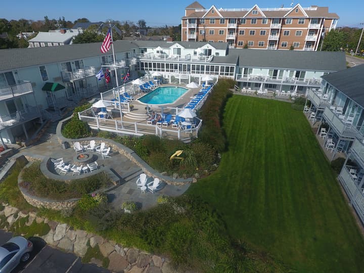 Anchor In Distinctive Waterfront Lodging