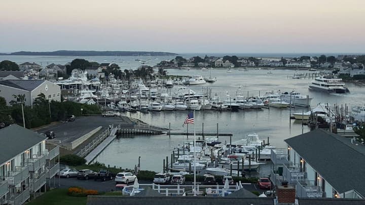 Anchor In Distinctive Waterfront Lodging